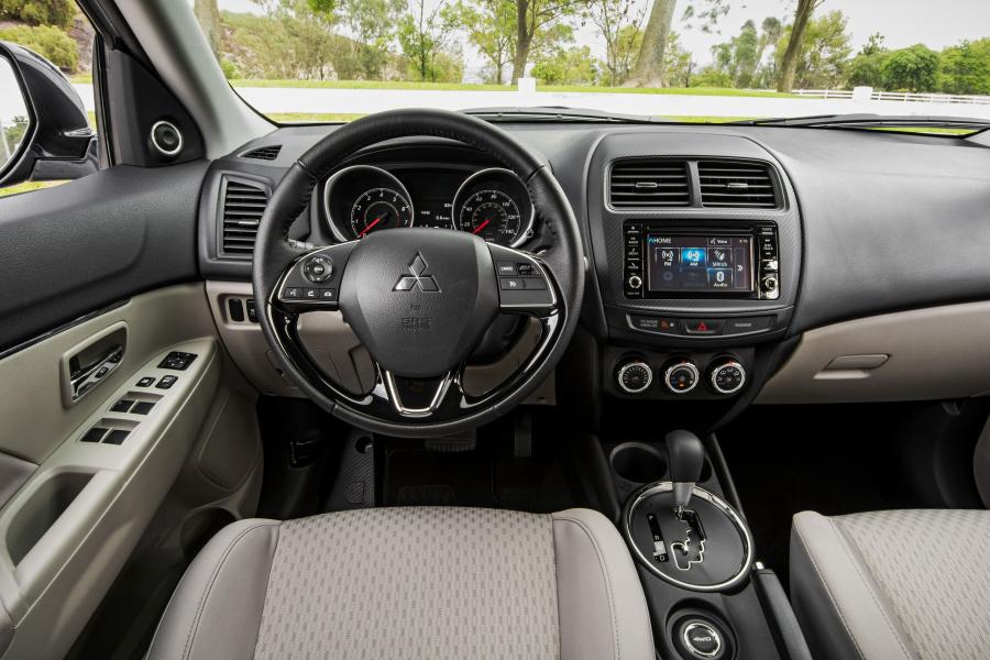 Торпедо Mitsubishi Outlander Sport SEL 2015 года  (фото 4 из 31)